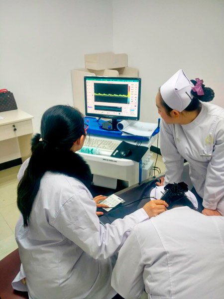 超聲經(jīng)顱多普勒安裝測(cè)試中.jpg 超聲經(jīng)顱多普勒安裝測(cè)試中.jpg