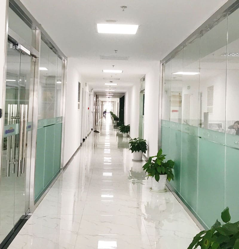 公司長(zhǎng)廊.jpg 公司長(zhǎng)廊.jpg